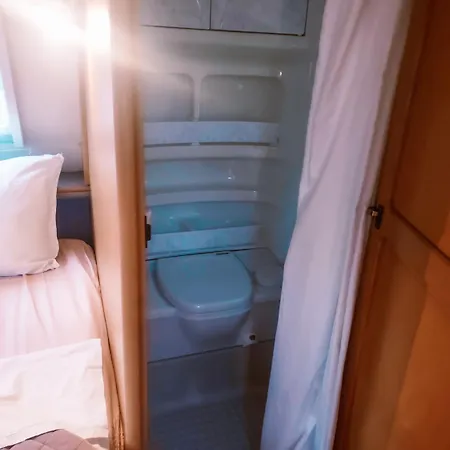 Caravan Laguna - Free Parking Camping Topola